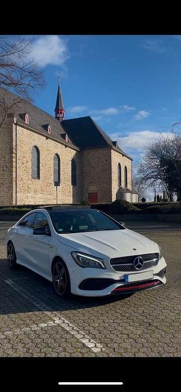Weiß Gebraucht 2017 Mercedes CLA250 AMG Limousine | 25.999 € (Teuer) - Bild 1/4
