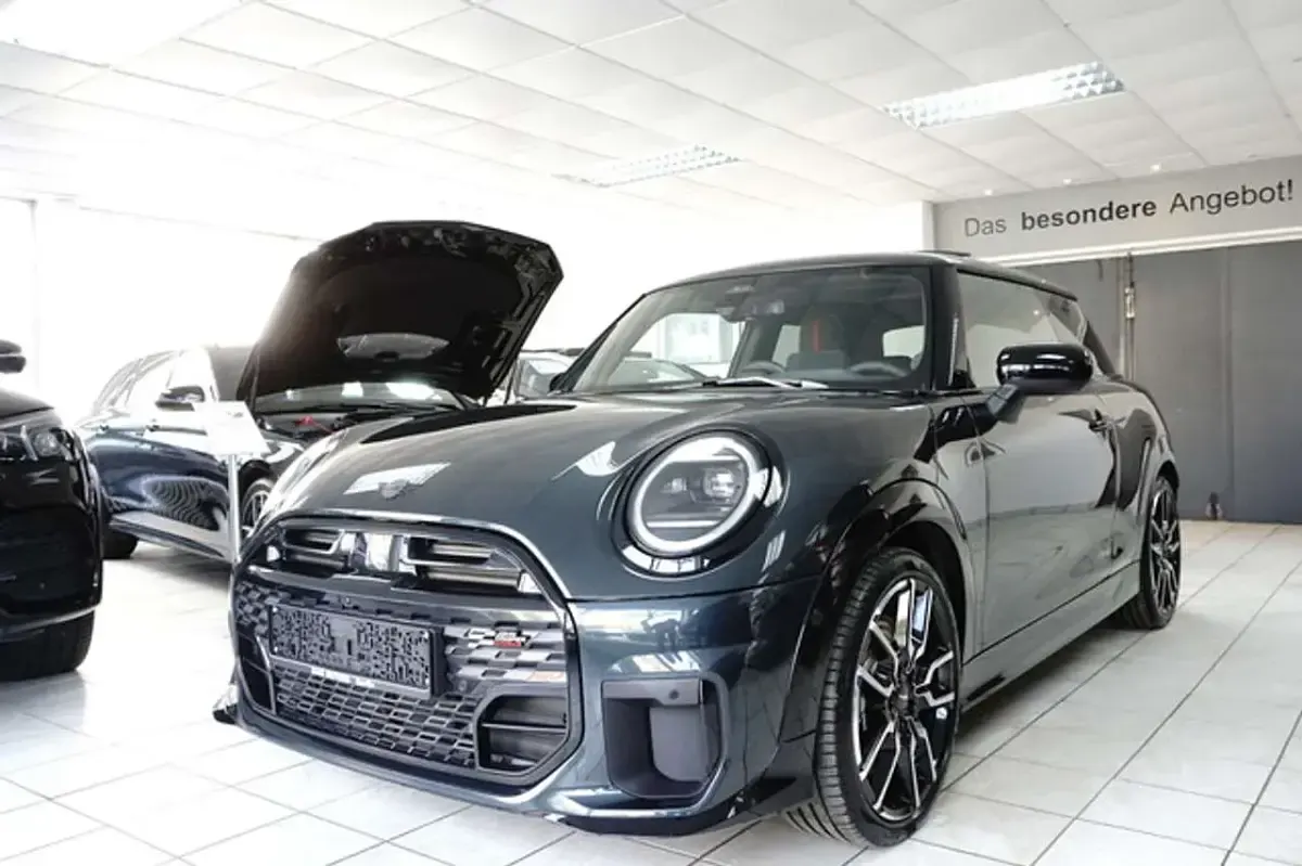 Używany Mini John Cooper Works 204 KM (150 kW) 2024 Szary Hatchback