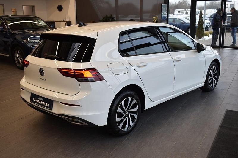 Gebraucht VW Golf VIII Active 116 PS (85 kW) 2021 Weiß Limousine