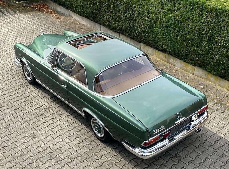 Grün Gebraucht 1969 Mercedes 280 Coupé | 39.900 € - Bild 1/4