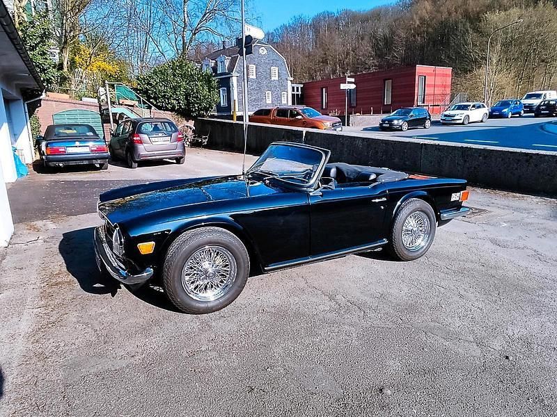 Schwarz Gebraucht 1973 Triumph TR6 Cabrio | 23.800 € - Bild 1/4