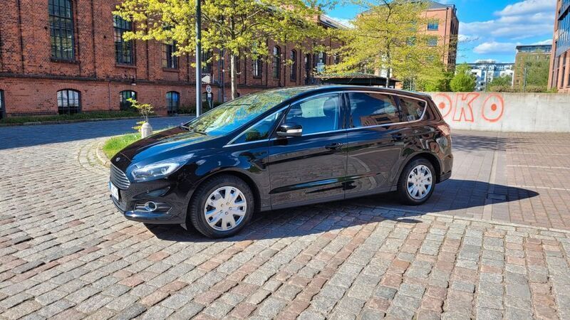 Schwarz Gebraucht 2017 Ford S-MAX Titanium Van / Kleinbus | 15.900 € (Superpreis) - Bild 1/4