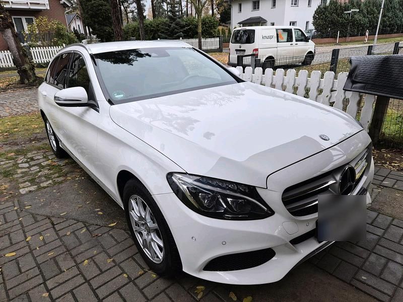 Weiß Gebraucht 2015 Mercedes C220 Avantgarde Limousine | 12.400 € (Fairer Preis) - Bild 1/4