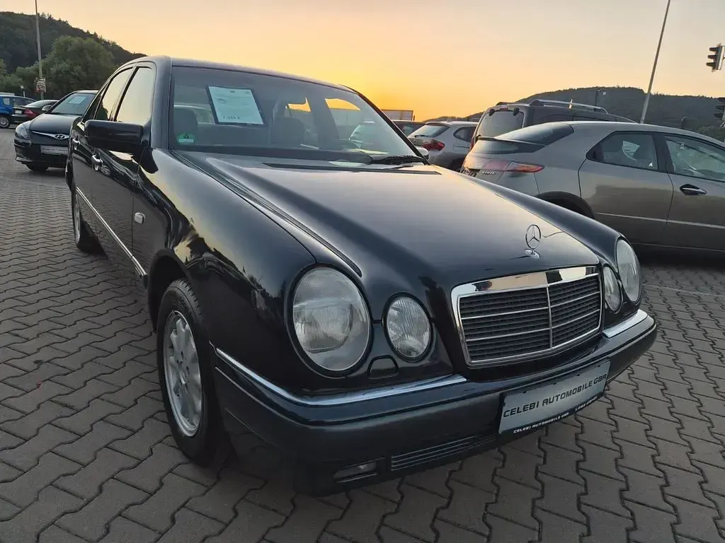 Gebraucht Mercedes E240 Elegance 170 PS (125 kW) 1998 Blau Limousine