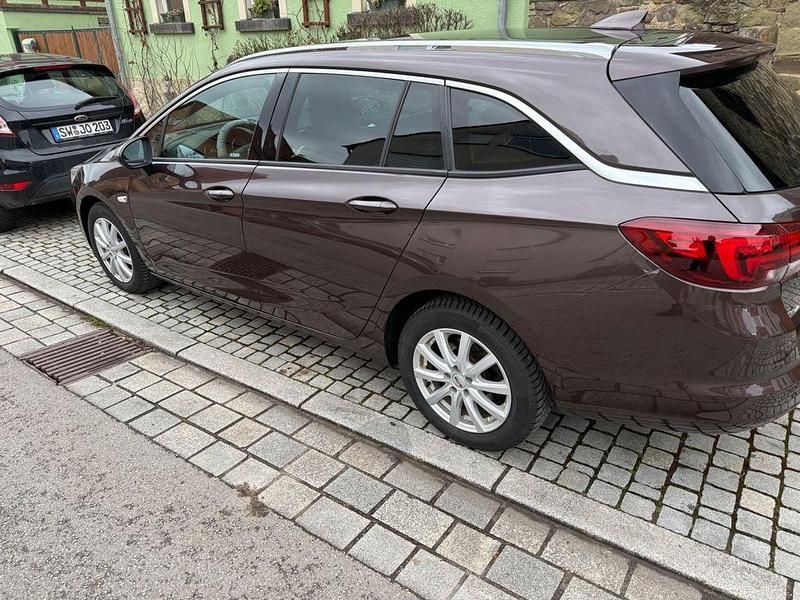Gebraucht Opel Astra Edition 136 PS (100 kW) 2016 Braun Kombi