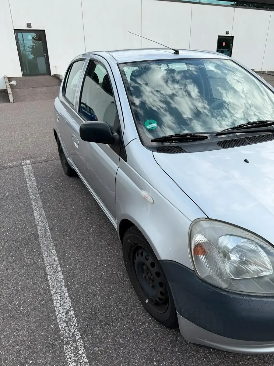 Gebraucht Toyota Yaris 68 PS (50 kW) 2002 Silber Kleinwagen