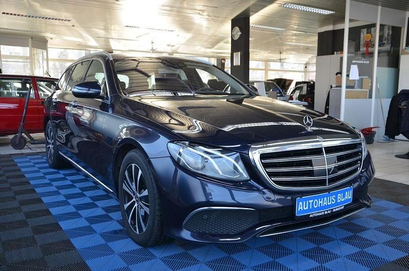 Gebraucht Mercedes E220 Exclusive 194 PS (142 kW) 2019 Blau Limousine
