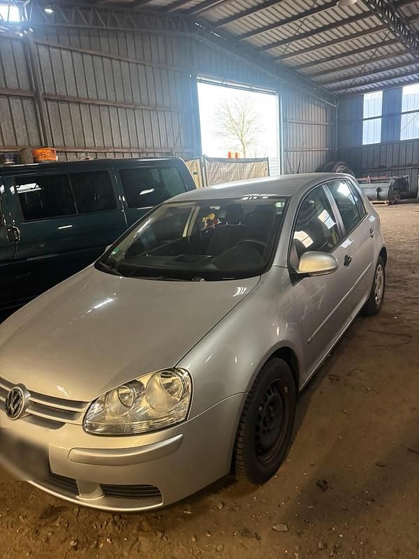 Gebraucht VW Golf IV 102 PS (75 kW) 2005 Silber Kleinwagen