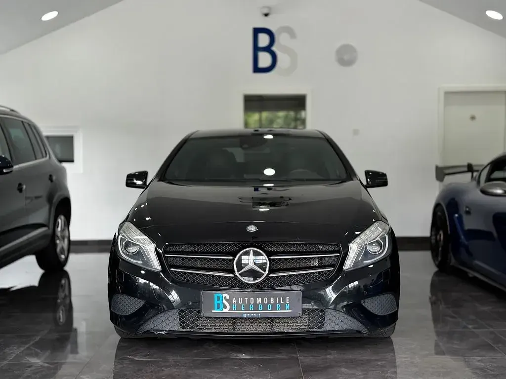 Gebraucht Mercedes A180 109 PS (80 kW) 2013 Schwarz Kleinwagen