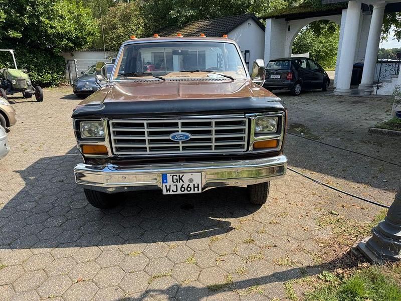 Gebraucht Ford F350 517 PS (380 kW) 1983 Braun Pickup