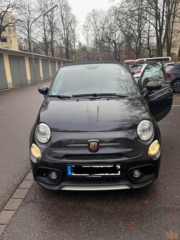 Schwarz Gebraucht 2017 Abarth 595C Competizione Cabrio | 20.100 € (Etwas zu teuer) - Bild 1/4