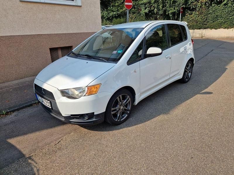 Weiß Gebraucht 2009 Mitsubishi Colt Intense Limousine | 2.200 € (Fairer Preis) - Bild 1/4