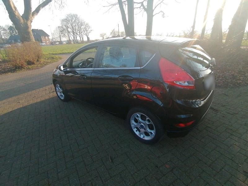 Gebraucht Ford Fiesta Titanium 82 PS (60 kW) 2013 Schwarz Kleinwagen