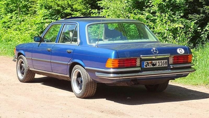 Blau Gebraucht 1978 Mercedes 280 Limousine | 12.000 € - Bild 1/4