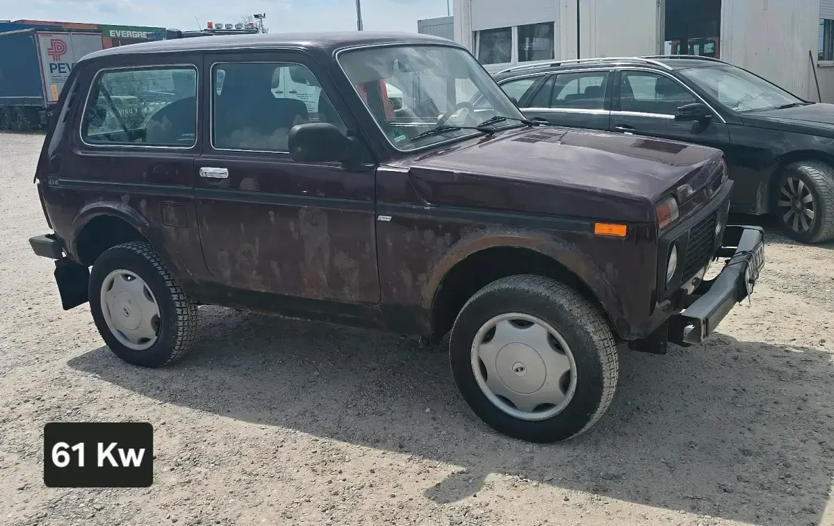 Gebraucht Lada niva 85 PS (62 kW) 2012 Violet SUV