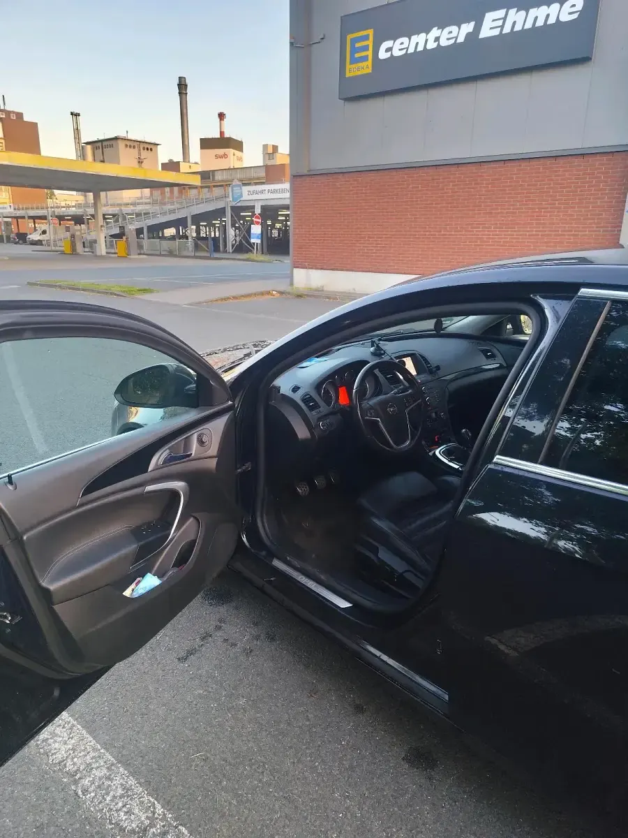 Gebraucht Opel Insignia 160 PS (117 kW) 2010 Schwarz Limousine