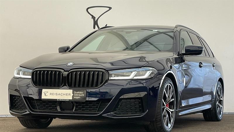 Bmw individual tansanitblau met Gebraucht 2022 BMW 530e Efficient Dynamics Kombi | 40.990 € (Teuer) - Bild 1/4