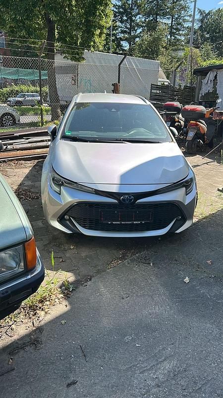 Grau Gebraucht 2021 Toyota Corolla Kombi | 17.500 € - Bild 1/4