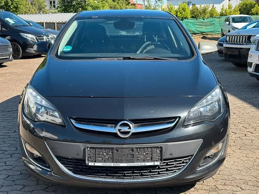 Usata Opel Astra Cosmo 110 CV (80 kW) 2013 Nero Berlina