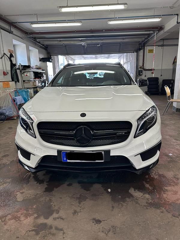 Weiß Gebraucht 2014 Mercedes GLA45 AMG AMG SUV | 24.500 € (Fairer Preis) - Bild 1/4