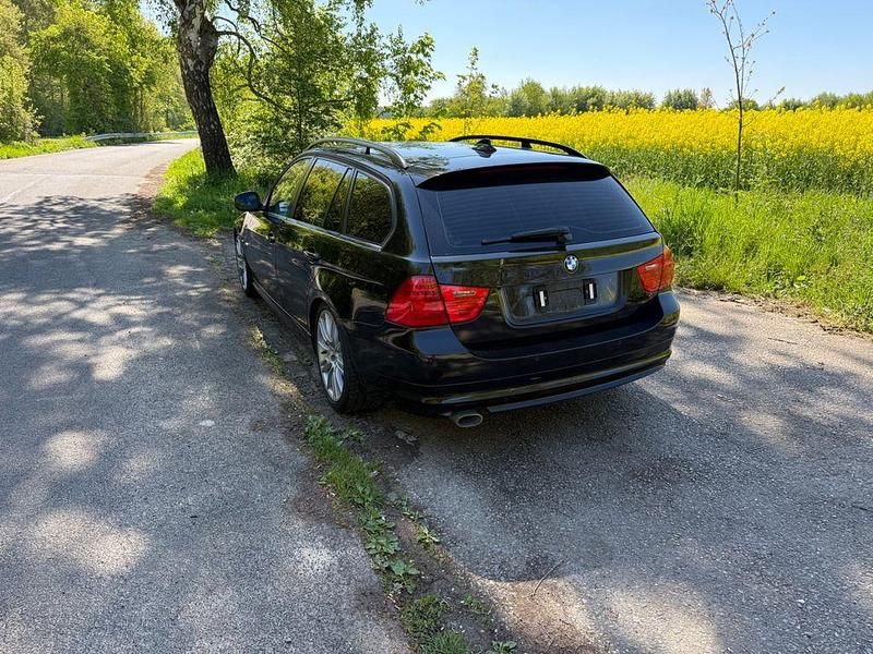 Gebraucht BMW 320 177 PS (130 kW) 2008 Schwarz Limousine