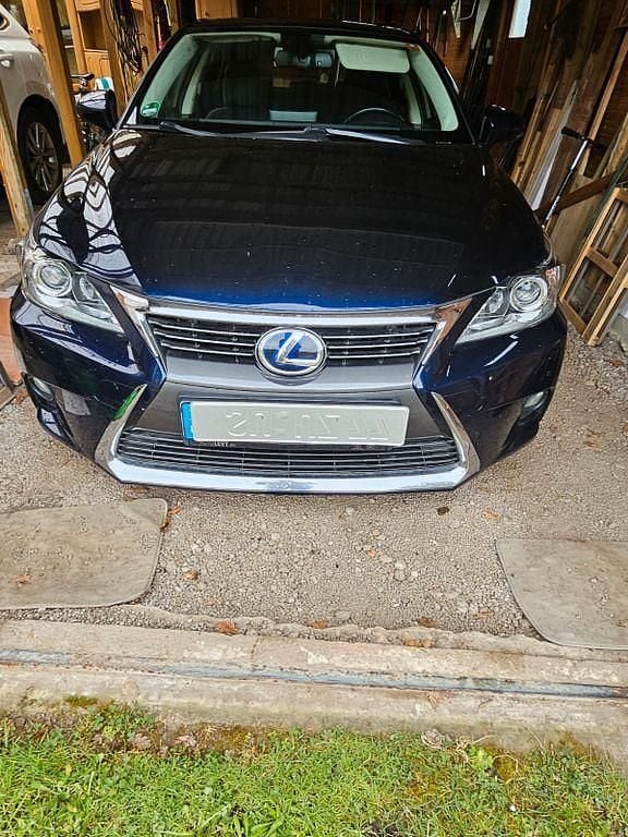 Gebraucht Lexus CT200h 136 PS (100 kW) 2017 Blau Limousine