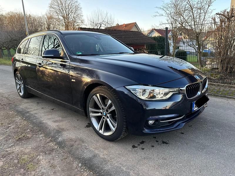 Blau Gebraucht 2015 BMW 330 Sport Line Kombi | 12.900 € (Guter Preis) - Bild 1/4