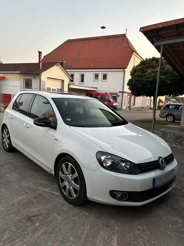 Weiß Gebraucht 2012 VW Golf VI Kleinwagen | 6.200 € (Fairer Preis) - Bild 1/4