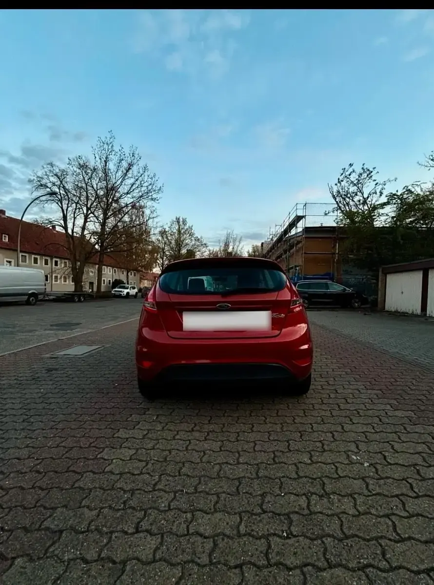 Używany Ford Fiesta 60 KM (44 kW) 2009 Czerwony Hatchback