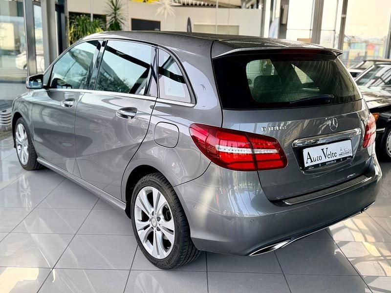 Gebraucht Mercedes B180 109 PS (80 kW) 2016 Grau Van / Kleinbus