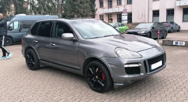 Grau Gebraucht 2007 Porsche Cayenne Turbo SUV | 9.190 € - Bild 1/4