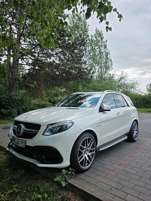 Weiß Gebraucht 2025 Mercedes GLE63 AMG AMG SUV | 49.500 € - Bild 1/4