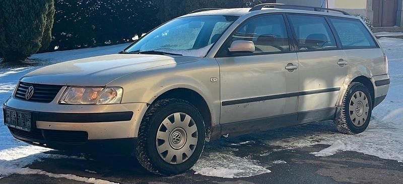Silber Gebraucht 2000 VW Passat Highline Kombi | 320 € (Superpreis) - Bild 1/1