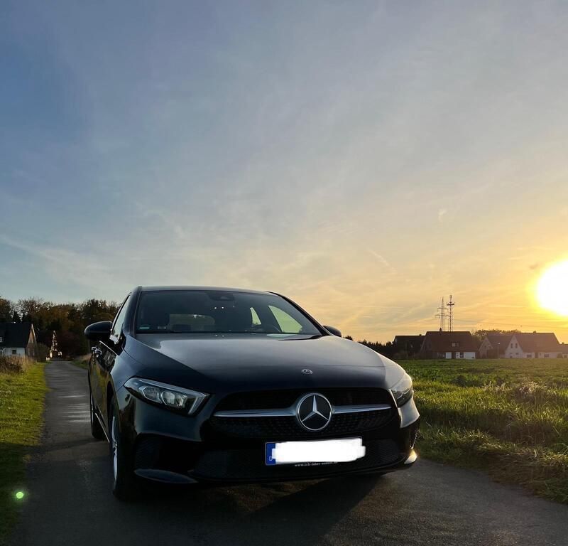 Schwarz Gebraucht 2019 Mercedes A180 Limousine | 20.000 € (Etwas zu teuer) - Bild 1/4