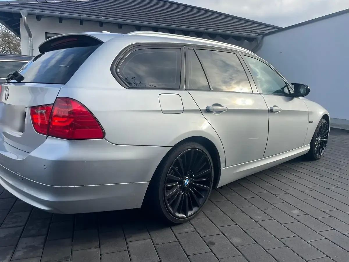 Gebraucht BMW 318 143 PS (105 kW) 2011 Silber Kombi