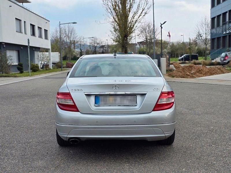 Gebraucht Mercedes C220 Elegance 170 PS (125 kW) 2007 Silber Limousine
