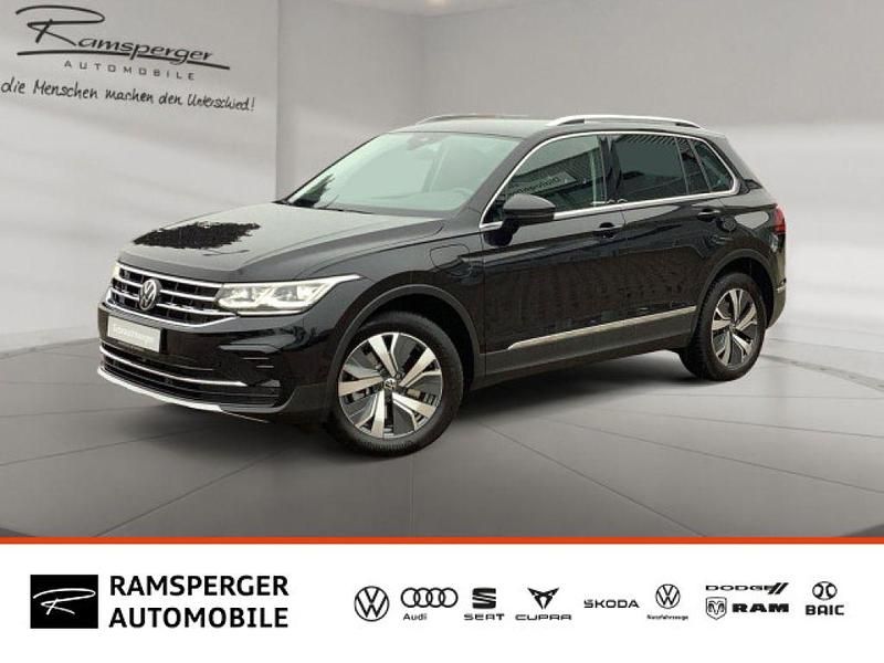 Deep black perleffekt (metallic) Gebraucht 2022 VW Tiguan Elegance SUV | 29.990 € (Guter Preis) - Bild 1/4
