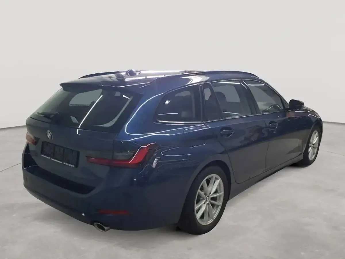 Gebraucht BMW 318 Sport Line 150 PS (110 kW) 2024 Phytonicblau metallic Kombi