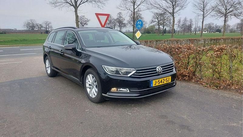 Gebraucht VW Passat Comfortline 120 PS (88 kW) 2016 Schwarz Kombi