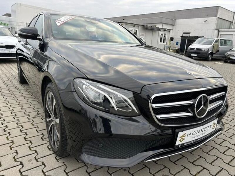 Schwarz Gebraucht 2019 Mercedes E300 Avantgarde Limousine | 29.749 € (Etwas zu teuer) - Bild 1/4