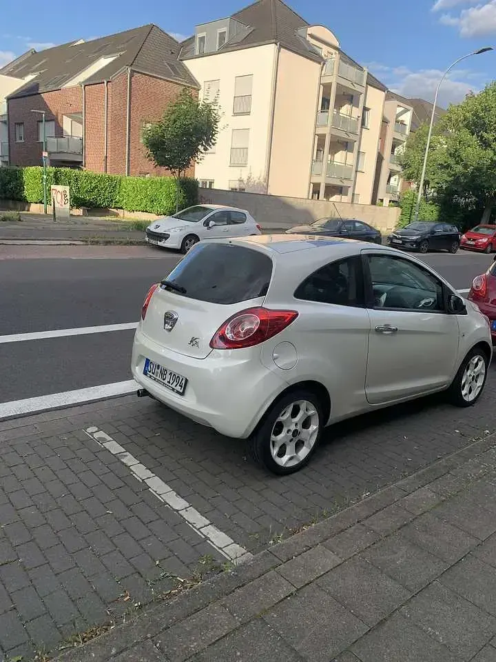 Gebraucht Ford Ka Titanium 69 PS (50 kW) 2014 Weiß Limousine