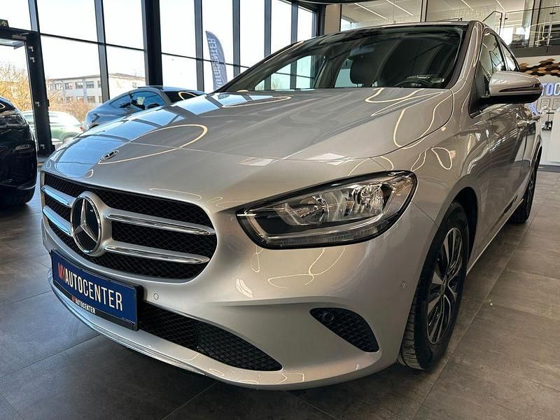 Gebraucht Mercedes B200 163 PS (119 kW) 2021 Silber Kleinwagen