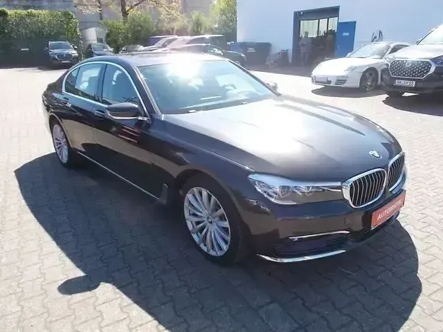 Gebraucht BMW 730 Sport Line 265 PS (194 kW) 2016 Jatoba metallic (metallic) Limousine