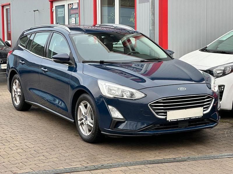 Blau Gebraucht 2019 Ford Focus Limousine | 9.995 € (Fairer Preis) - Bild 1/4