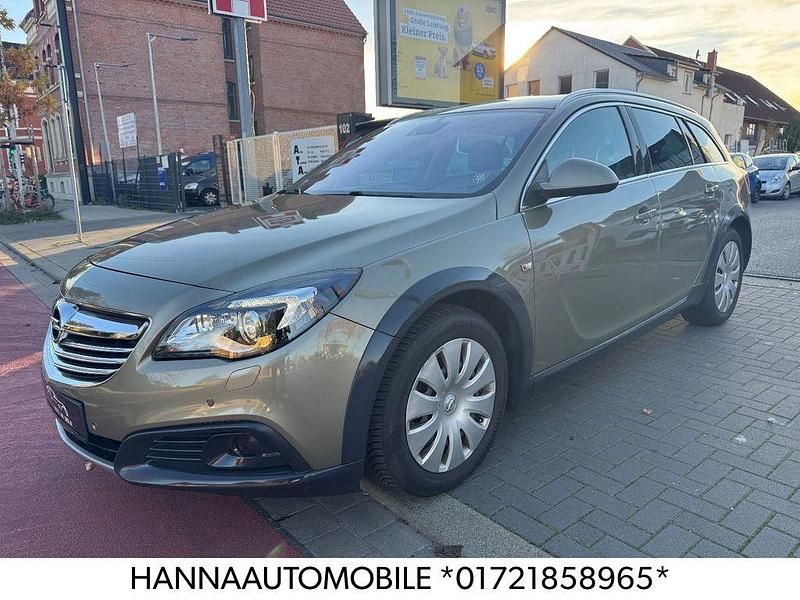 Grün Gebraucht 2015 Opel Insignia Country Tourer Basis Kombi | 7.950 € (Fairer Preis) - Bild 1/4