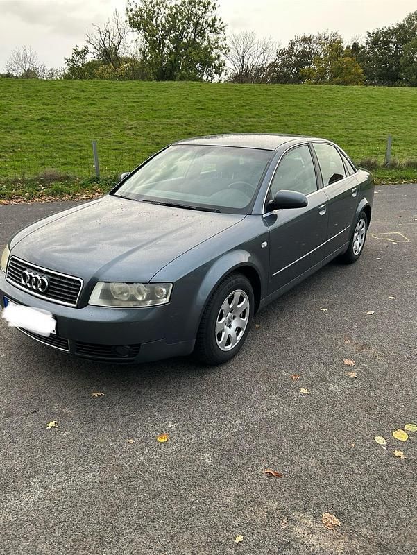 Grau Gebraucht 2001 Audi A4 Limousine | 1.750 € (Fairer Preis) - Bild 1/4