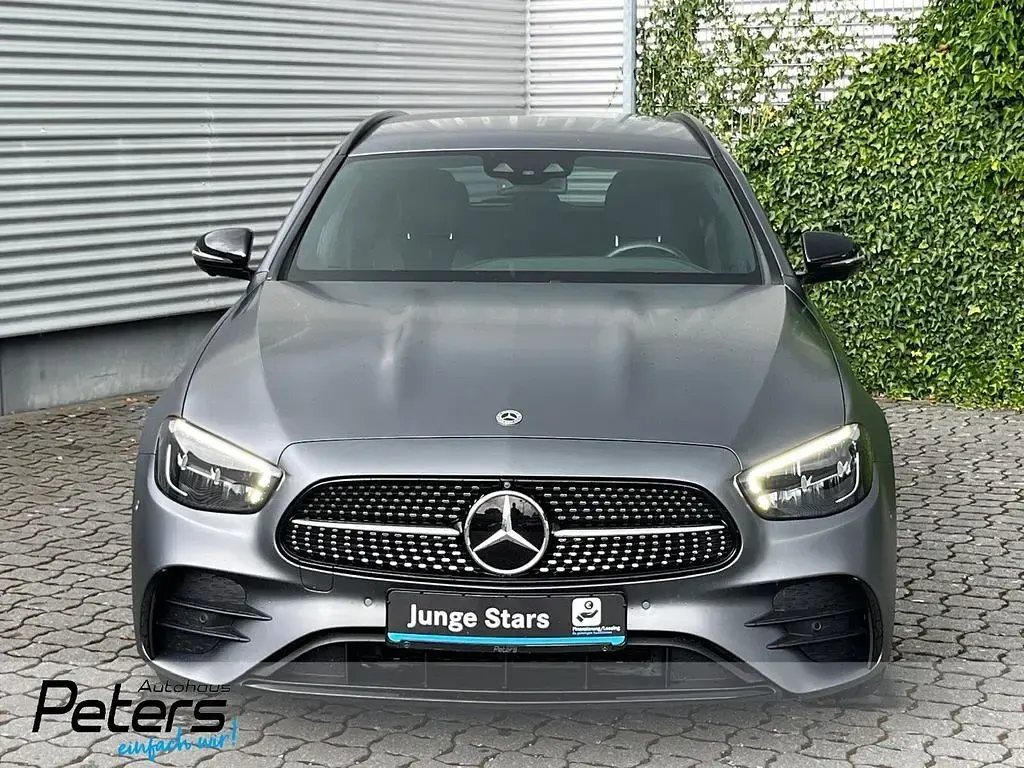 Gebraucht Mercedes E400 AMG 330 PS (242 kW) 2023 Selenitgrau  magnolackierung Kombi