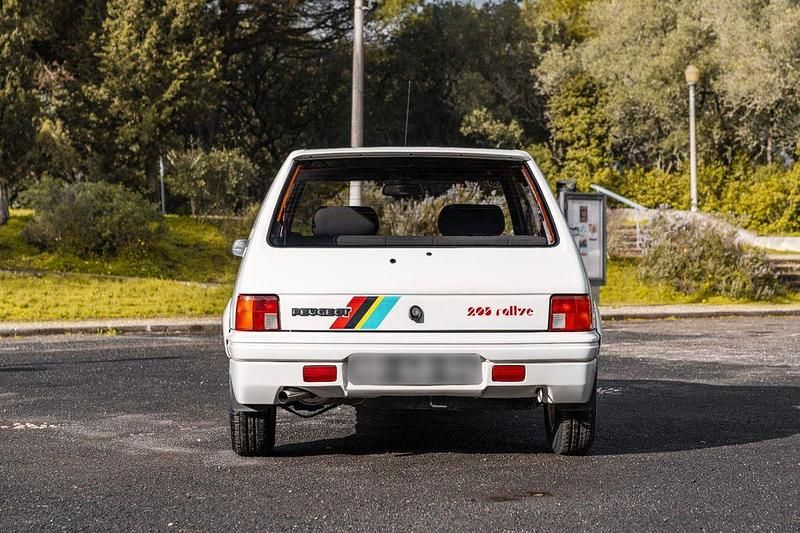 Gebraucht Peugeot 205 101 PS (74 kW) 1988 Weiß Limousine