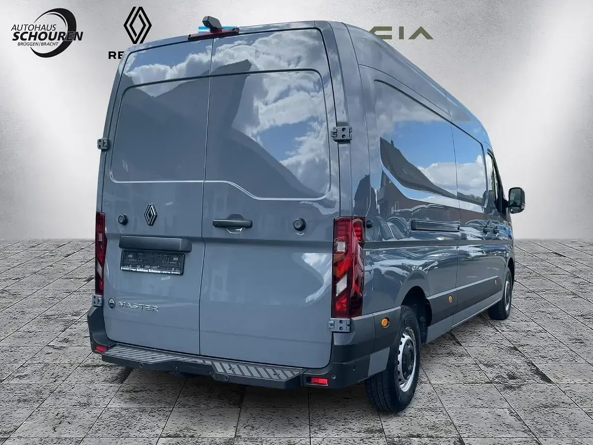 Usata Renault Master 150 CV (110 kW) 2025 Grigio Monovolume