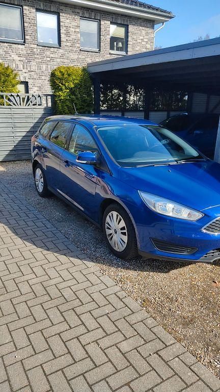 Usata Ford Focus 101 CV (74 kW) 2017 Blu Berlina